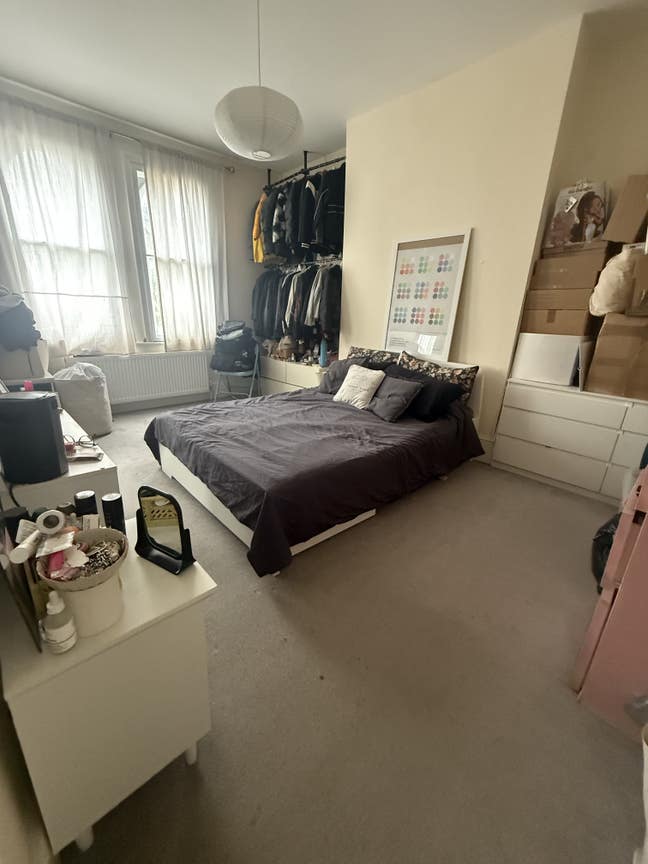 Huge Room In Stunning House Main Photo