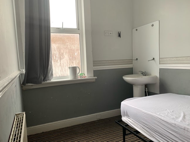 Single room with shared bathroom  Main Photo