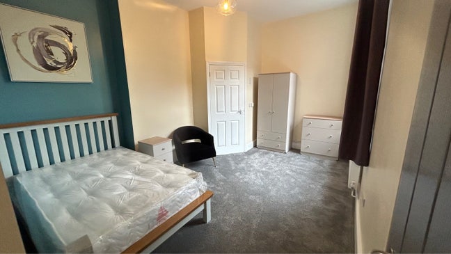 Large Double En-Suite Rooms Main Photo