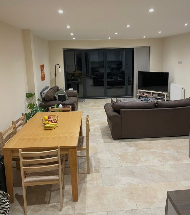 Double Room in Bow Main Photo