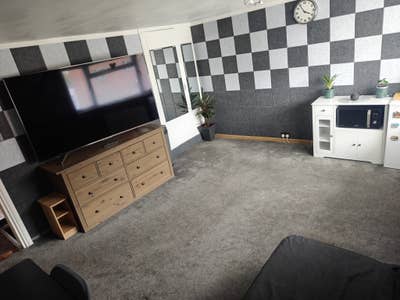 Large Furnished Room – Quiet House – Bills Include Main Photo