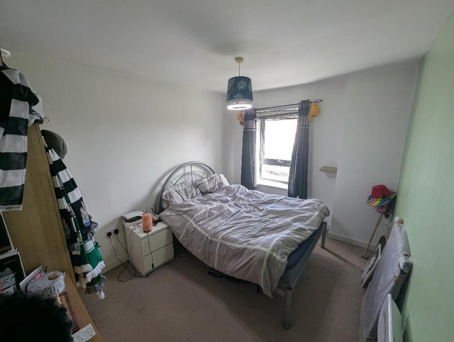 Looking for roommate  Main Photo