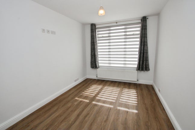 Rooms in 5 bed houseshare, St George Main Photo