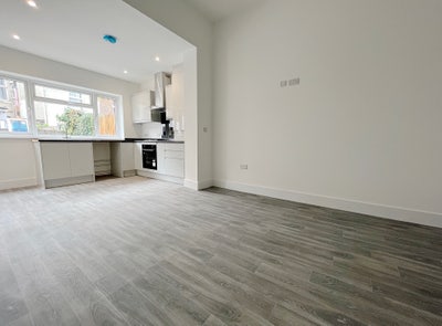 1 Bedroom Flat W/ Garden 10 Mins Walk to Fratton Main Photo