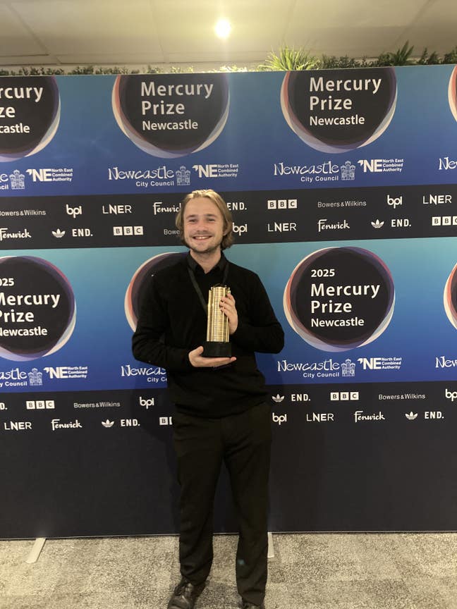 Room in August Main Photo