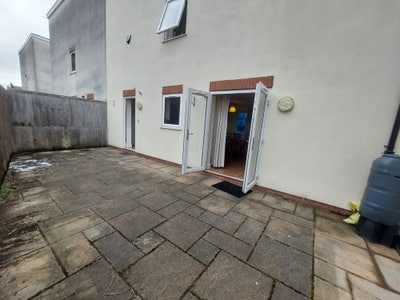 Professional Rooms from &pound;550 – All Bills Included Main Photo