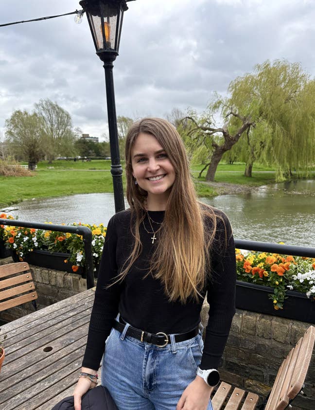 I am a professional female aged 26. I am look... Main Photo