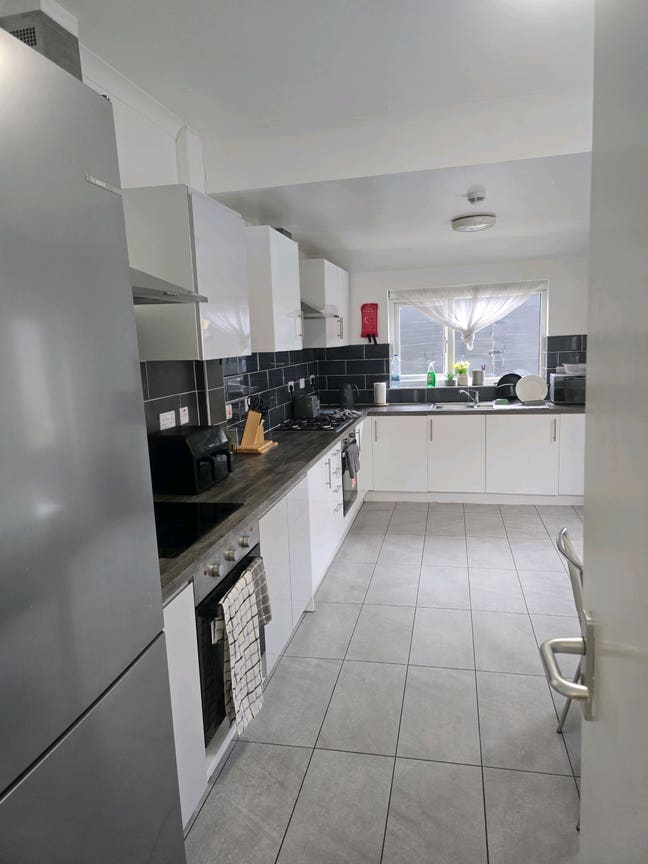 ✨ Spacious Ensuite Double Room – Prime Location  Main Photo