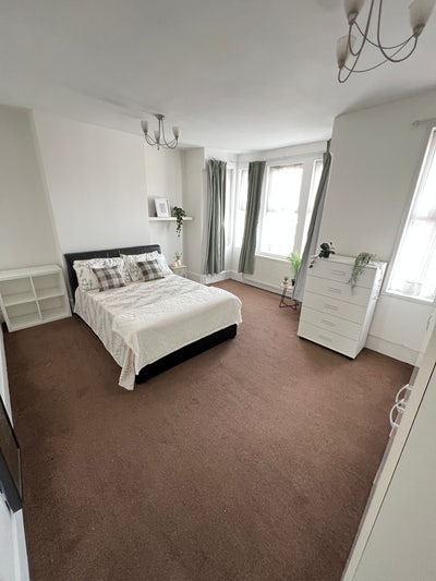 Double Rooms Available in Turnpike Lane Main Photo