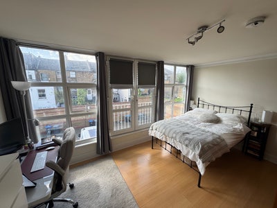 Large bright double with own bathroom Main Photo