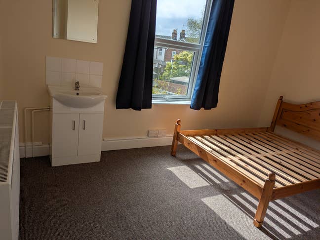 Double Room Available Main Photo