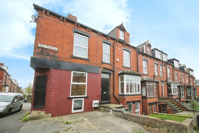 Room to rent in 6 bedroom house in Hyde Park Main Photo