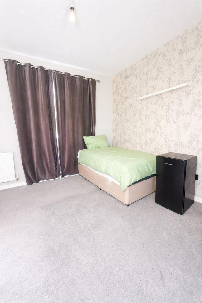 Very Comfortable En-Suite Room Available Main Photo