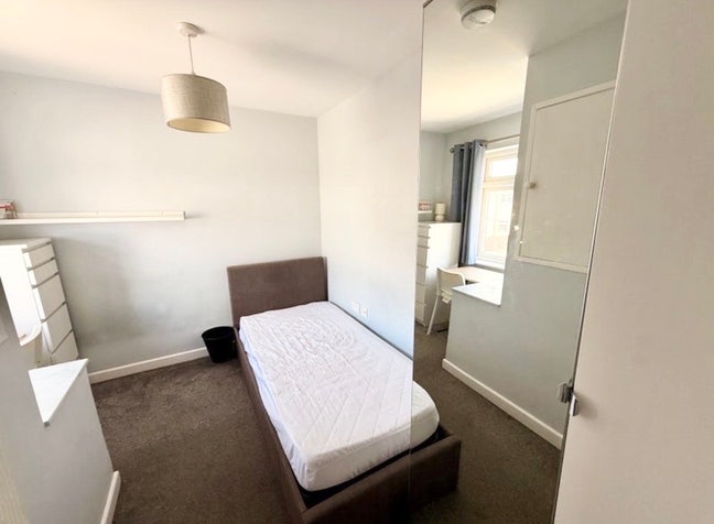 &pound;675 Single Room NO DEPOSIT!  Main Photo