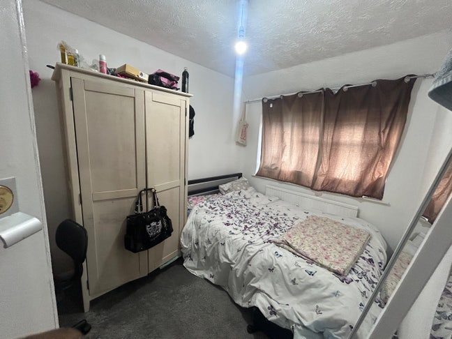 Looking for tenancy takeover for double bedroom Main Photo