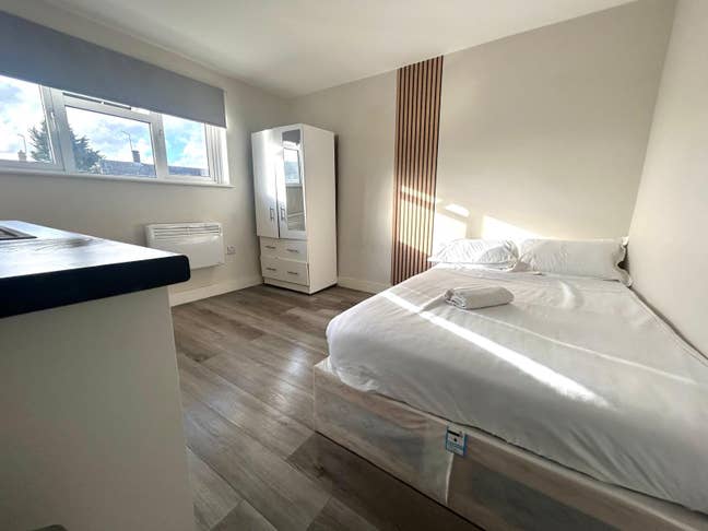 Double room with private bathroom Potters Bar Main Photo