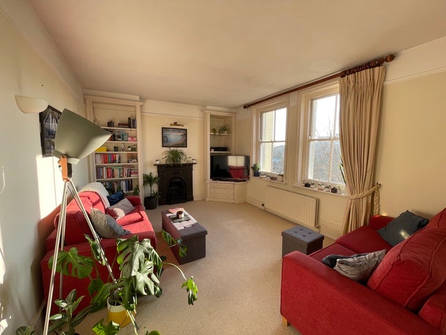 Double room in beautiful flat with garden  Main Photo