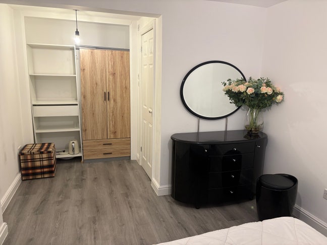 Large double bedroom  Main Photo