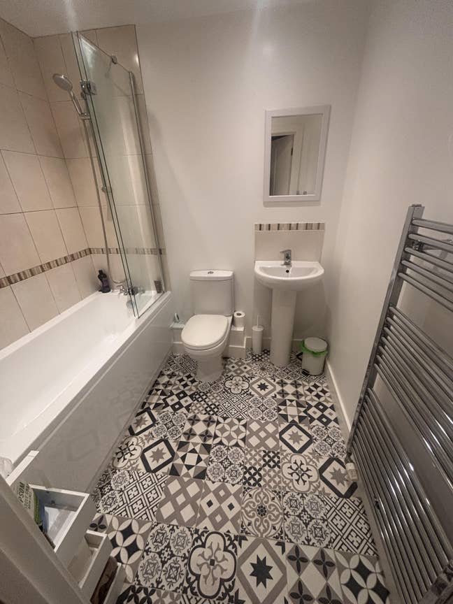 Modern Double Room with Private Bathroom Main Photo