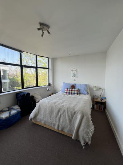 Large En-Suite Room to Let in Peckham Main Photo