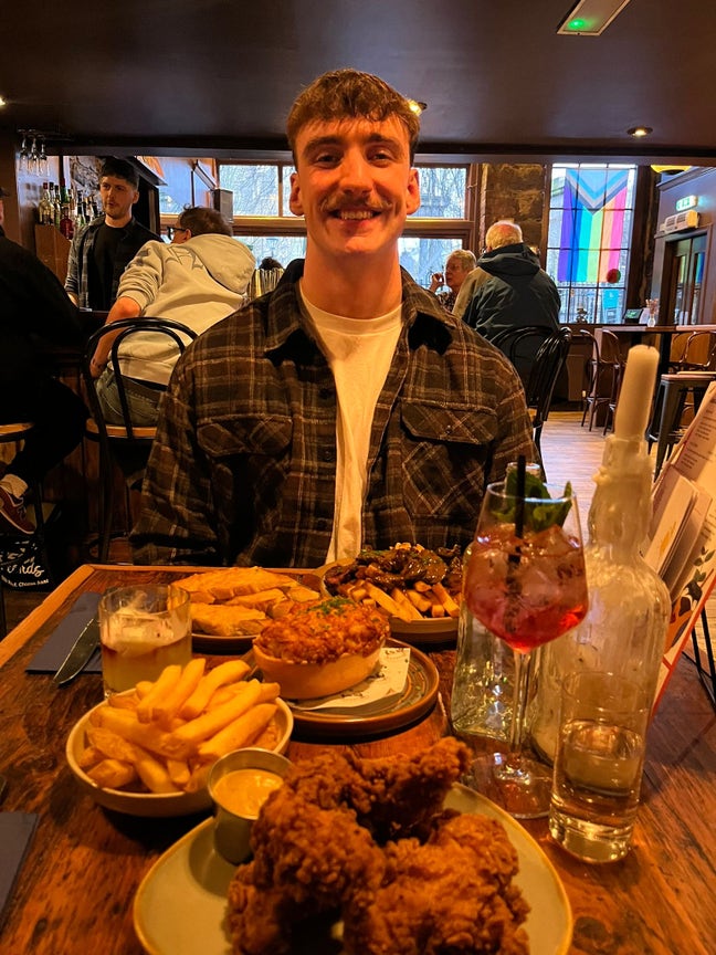 Student-Professional Looking for flatmate  Main Photo