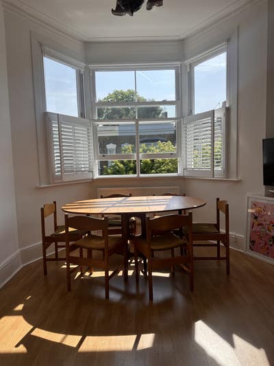 Gorgeous sun-filled flat Main Photo