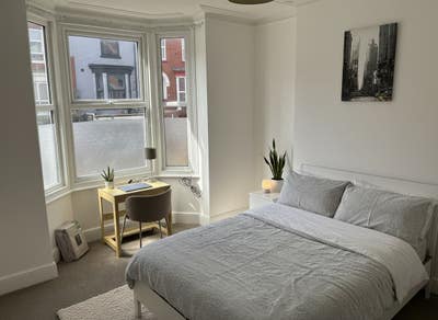  Luxury Room in This Lovely House Great Location Main Photo