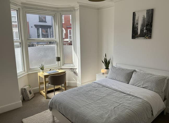  Luxury Room in This Lovely House Great Location Main Photo