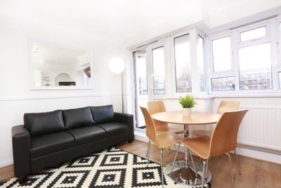 Huge Room+Balcony🌿 nr Vicky Park & Tube 🚆 Main Photo