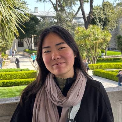 22 yo F grad student looking for a year long lease Main Photo