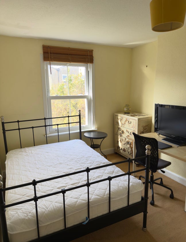 Short term stay - double bedroom- Redland BS6 6N Main Photo