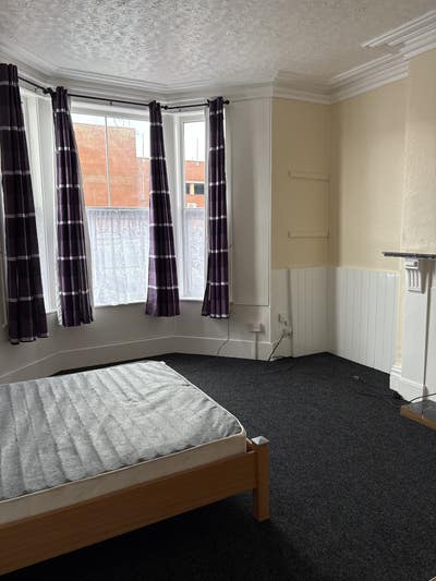 Single bedsit  Main Photo