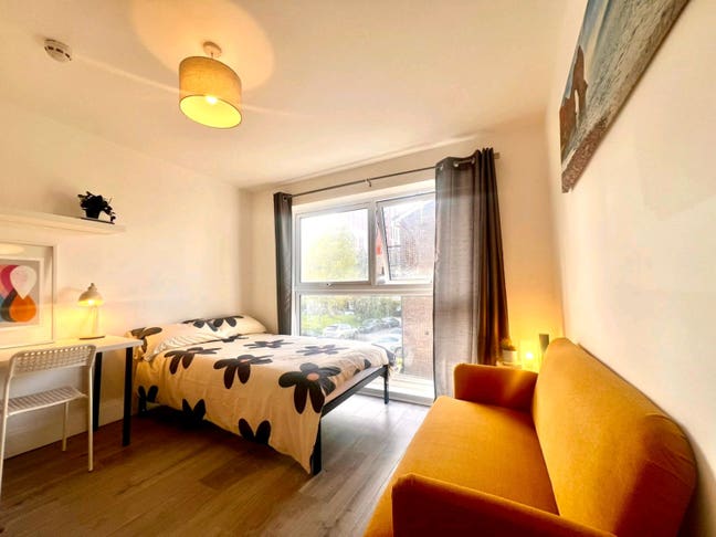 Bright double rooms next to Canary Wharf Main Photo