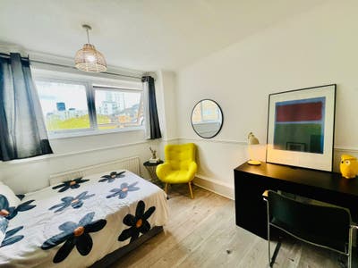 Bright double rooms next to Canary Wharf Main Photo