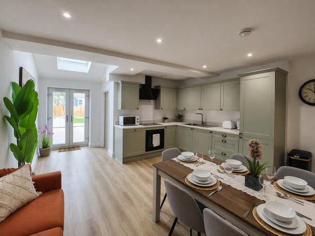 Bright & Stylish All-Inclusive Double Bedrooms Main Photo