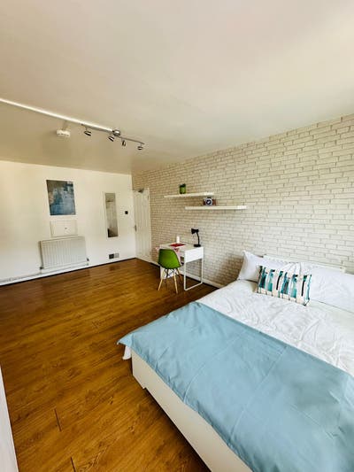 Fresh Double Room in a Well-Placed Modern Flat Main Photo