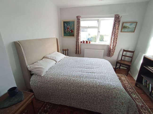 Spacious double room in Lamphey, Pembrokeshire.  Main Photo