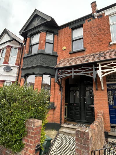 Spacious Two-Bedroom First Floor Flat with Garden  Main Photo