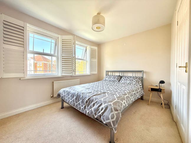 Double Room with Private Bathroom - Bills included Main Photo