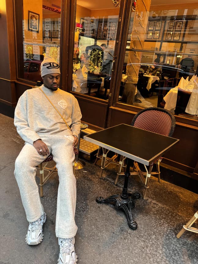 I’m a trainee solicitor working around Live... Main Photo