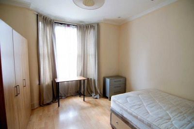 Newly Painted, New Mattress, All Bills Included Main Photo