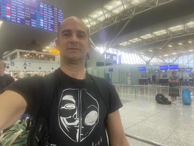 Professional Male seeks a single or double room Main Photo