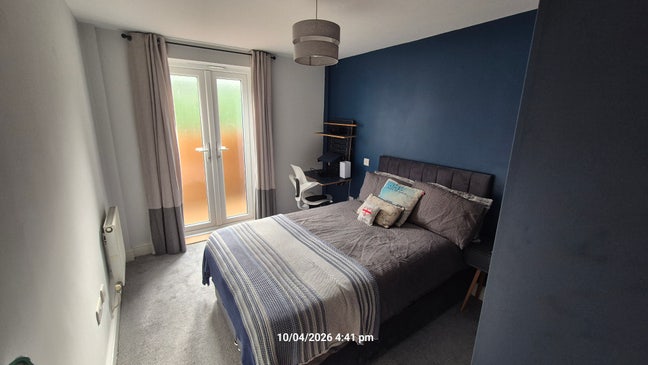 Modern double with ensuite in cracking location Main Photo