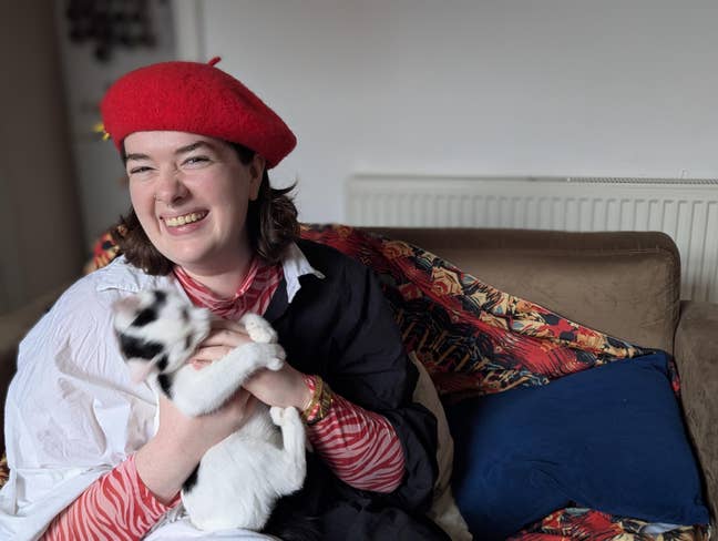 Friendly queer professional looking for housemate Main Photo