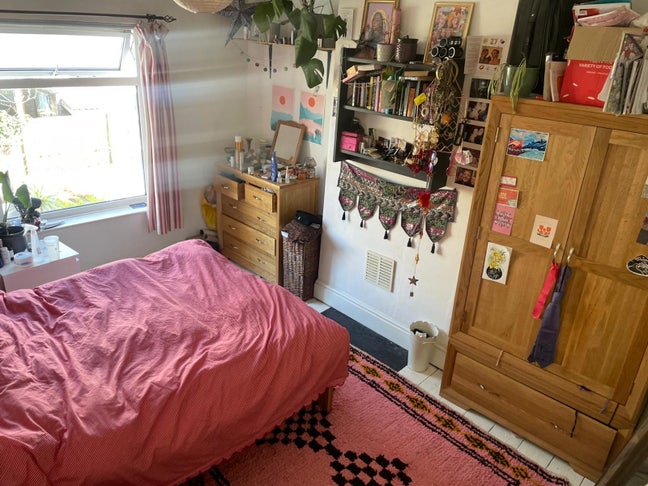 Double room, large sunny house by St George’s park Main Photo