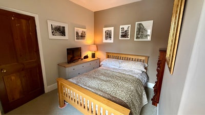 Comfortable clean double room, near university  Main Photo