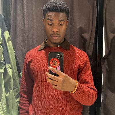 Hey, I’m a young professional looking for a... Main Photo