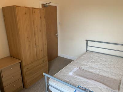1 All-inclusive Double Room near Swansea centre Main Photo