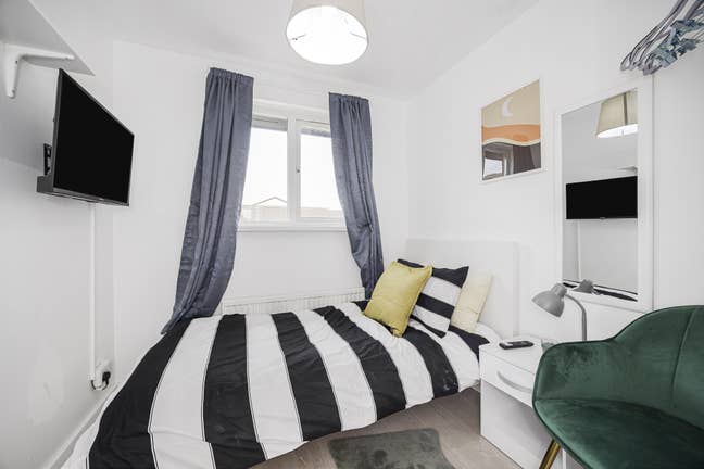 A Splendid Room in Stratford-All Bills Included Main Photo