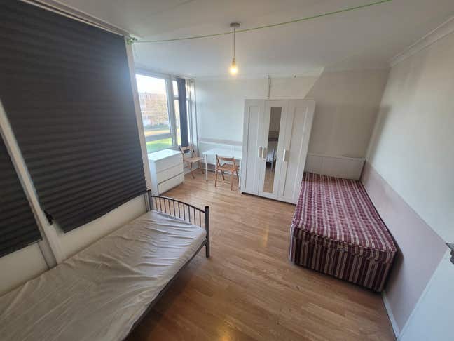 Lovely Double Bedroom Located in Mile End E3 Main Photo